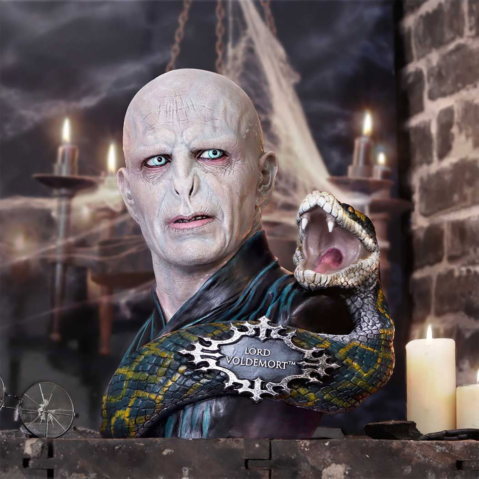 Lord Voldemort mit Nagini Büste - Harry Potter