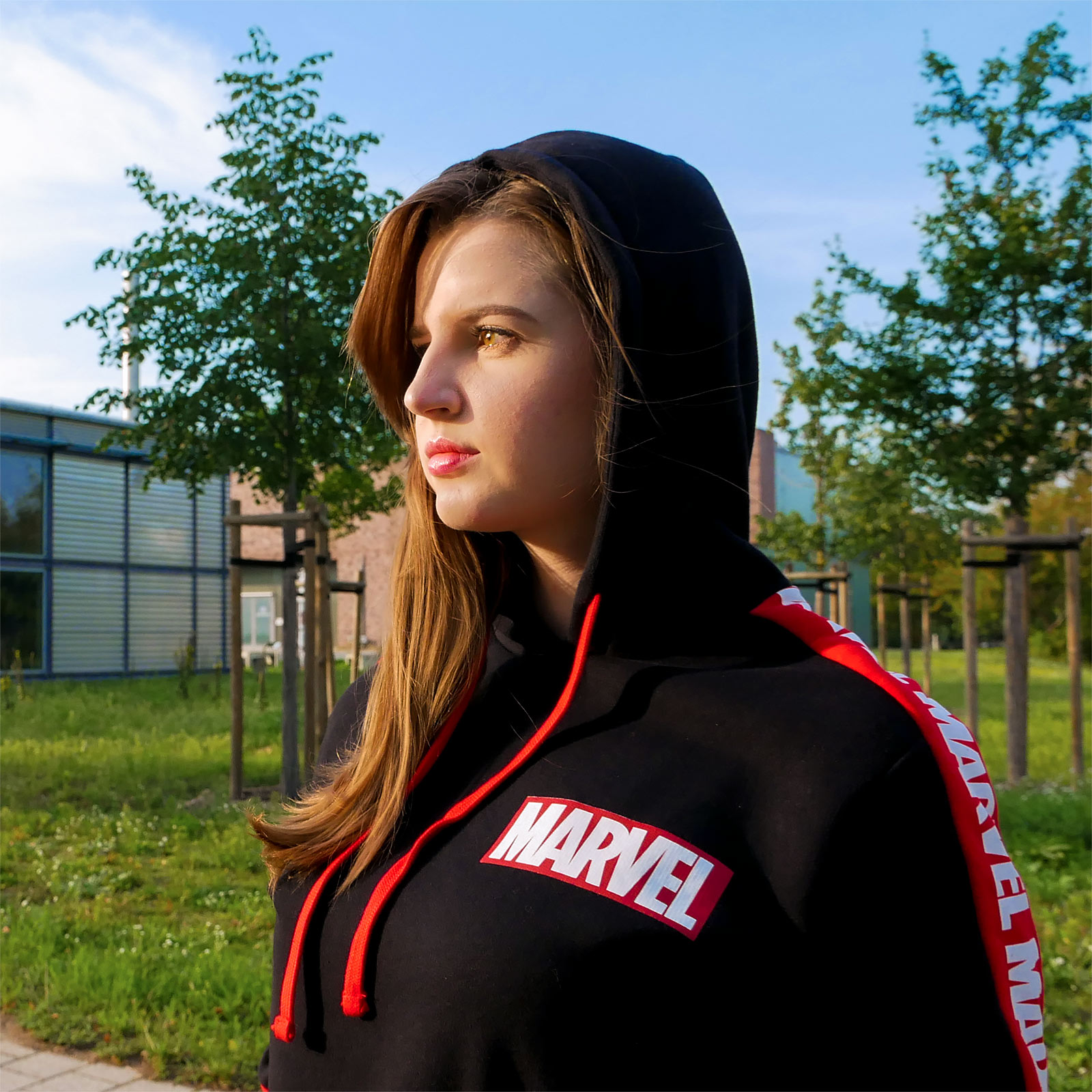Marvel - Logo Hoodie mit Ärmelprint schwarz