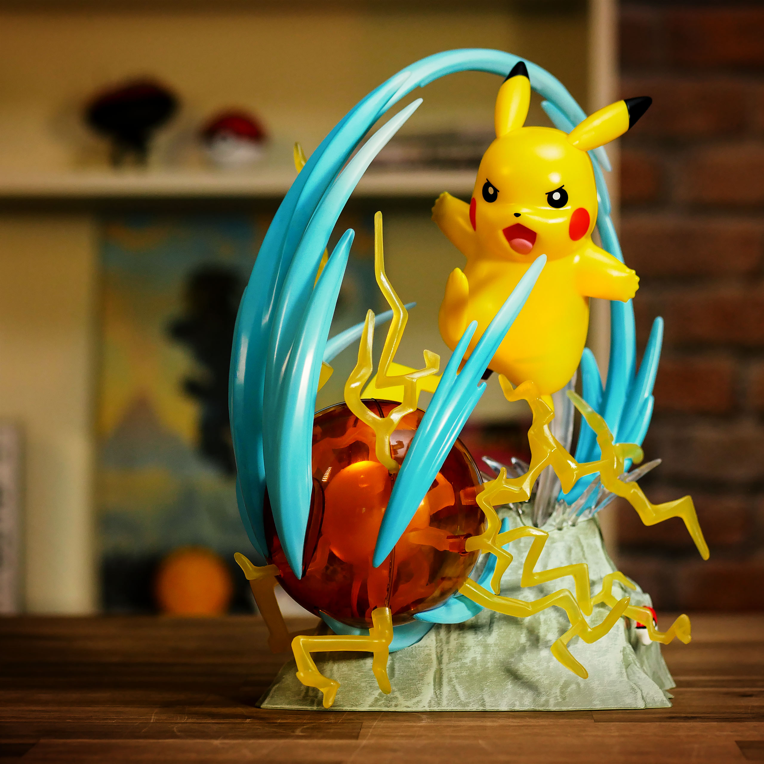 Pokemon - Pikachu Jubiläum Statue Deluxe mit Leuchtfunktion 32 cm