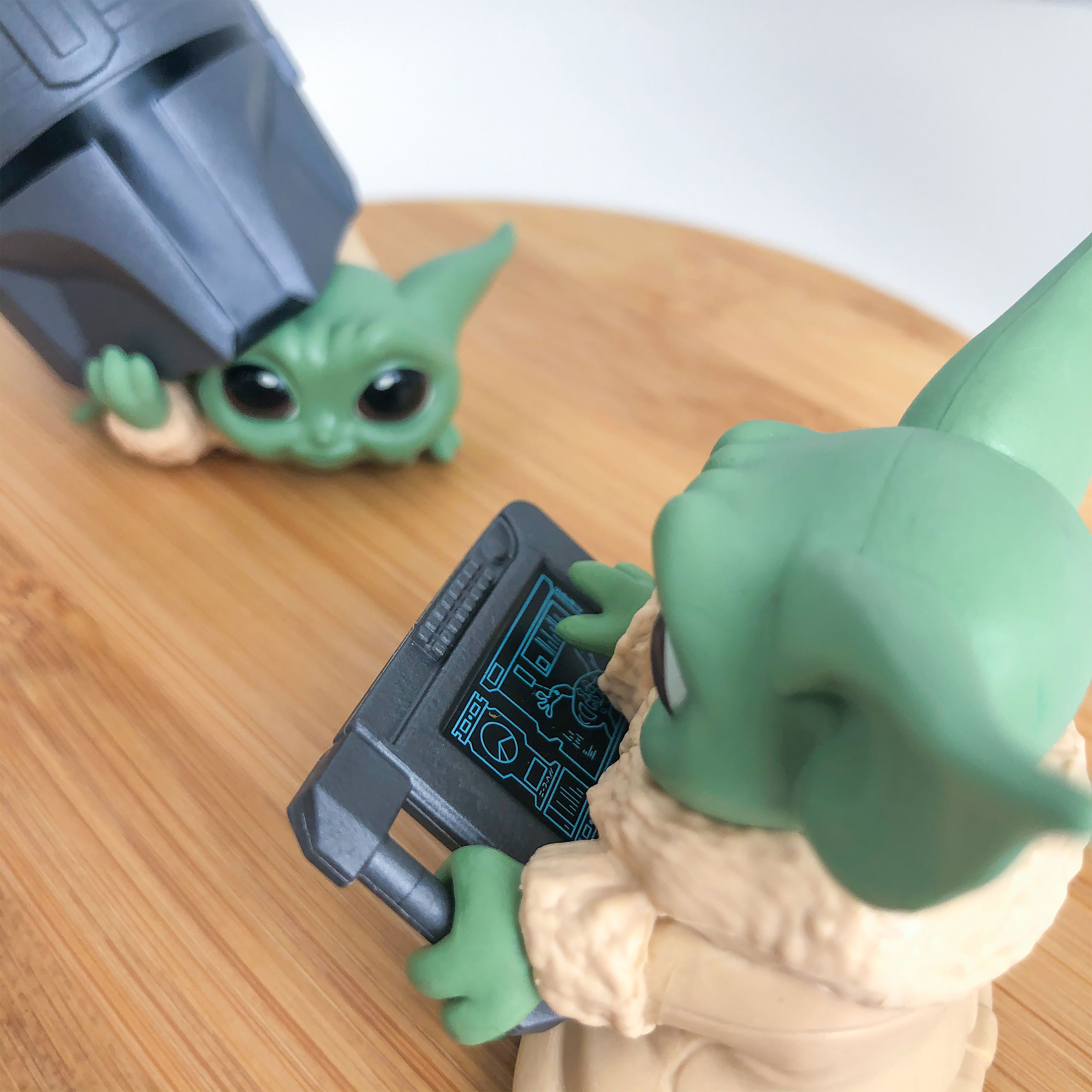 Grogu mit Helm und Tablet Mini-Figuren-Set - Star Wars The Mandalorian