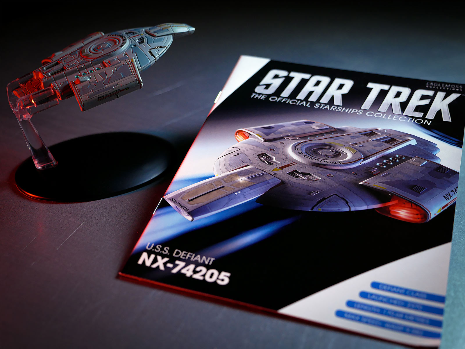 Star Trek - Raumschiff U.S.S. Defiant NX-74205 Hero Collector Figur