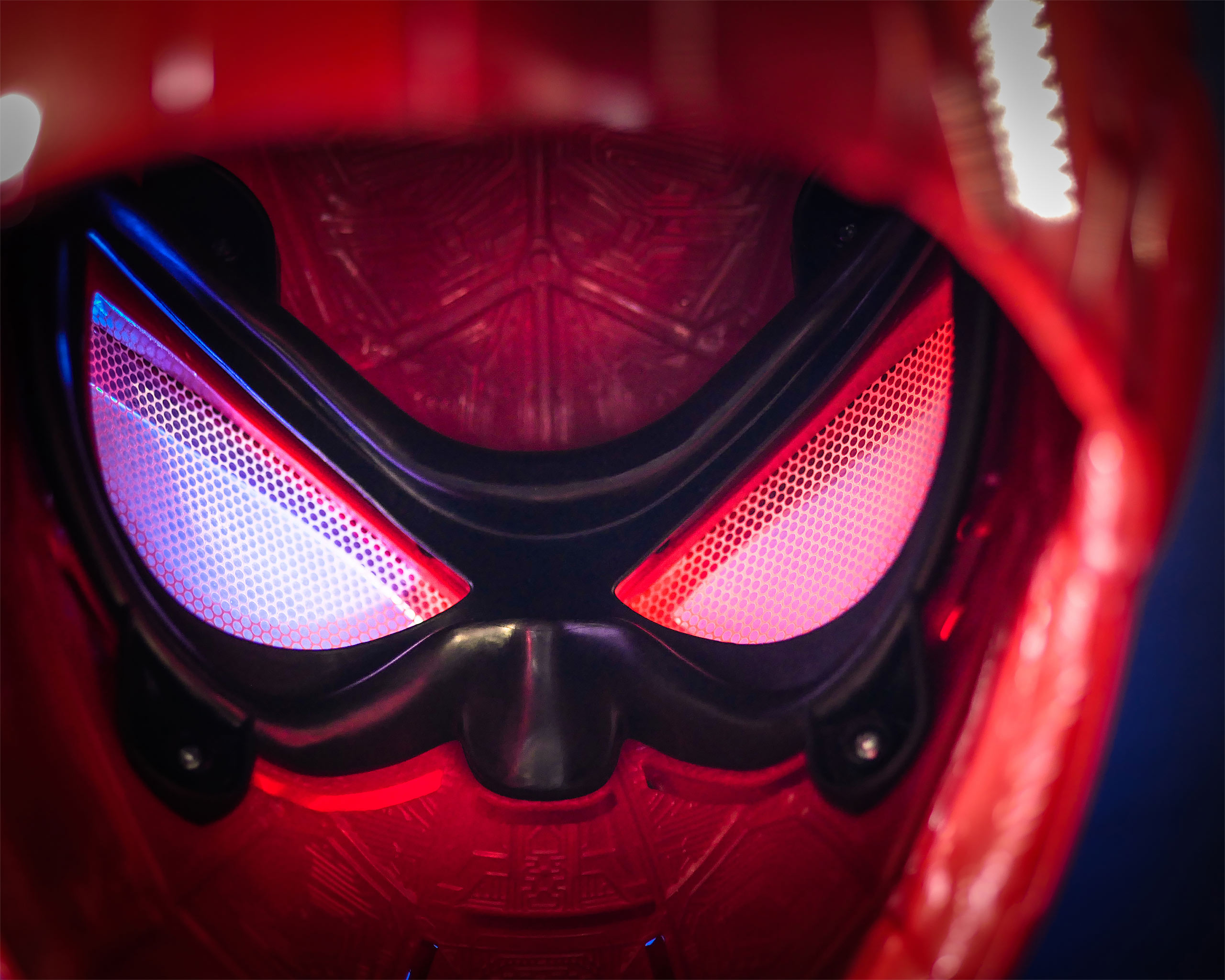 Spider-Man - Iron Spider Helm Replik mit Lichteffekten